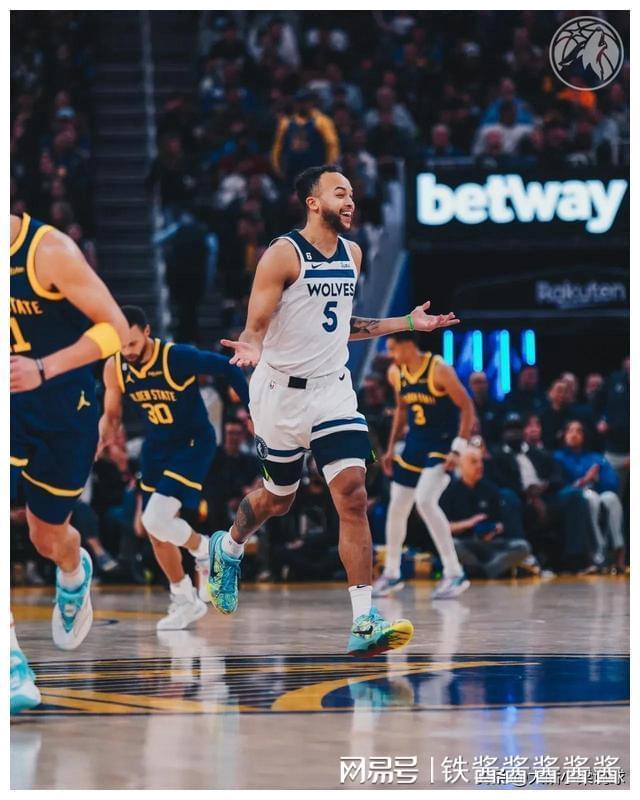 九游娱乐-关于国王杯窗口期再迎强敌，夏洛特黄蜂更衣室发声，主帅态度——引发热议，球队文化再被提及的信息