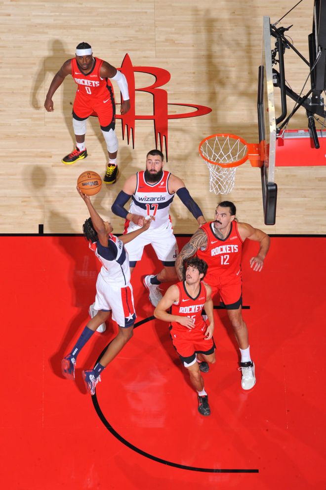 九游体育-包含NBA季后赛冲刺阶段走向成谜；华盛顿奇才复出首秀；引发热议；控场能力受关注的词条